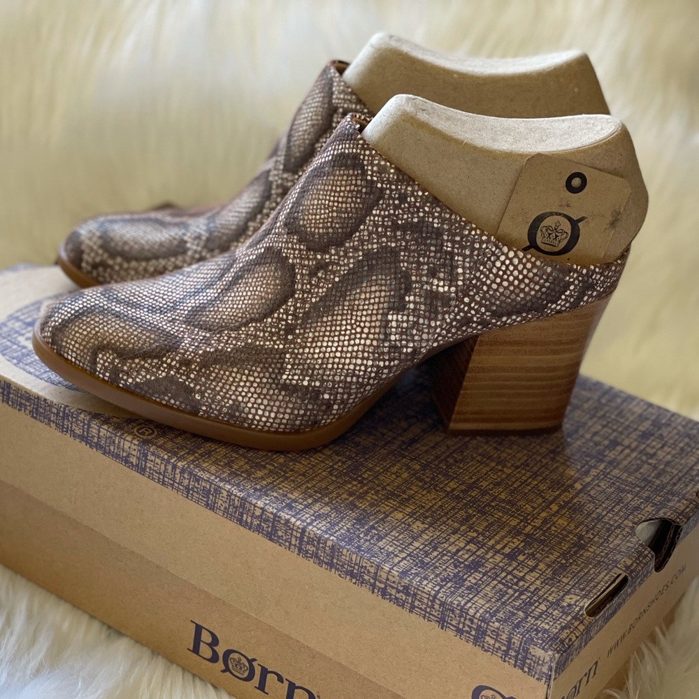 NEW BORN Eustis Snakeskin Mule - Picture 13 of 16